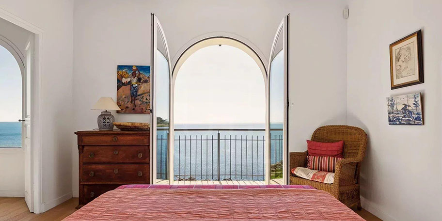 Vue sur la mer depuis une maison Antibes