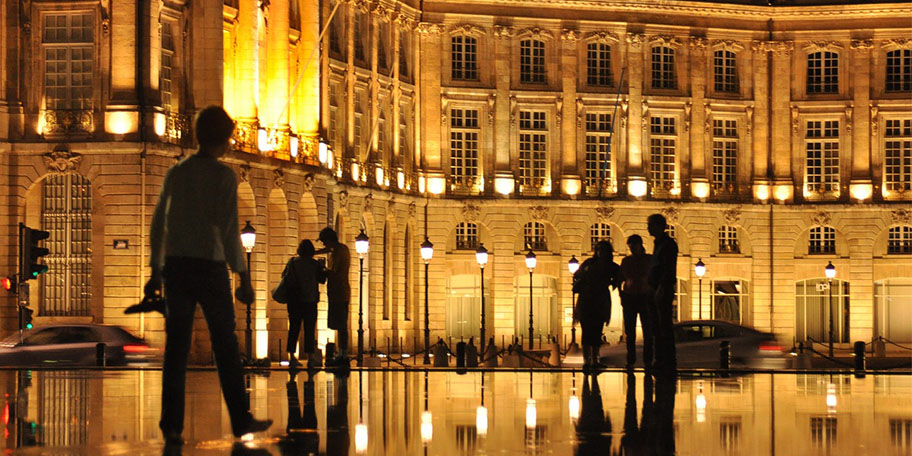 Foto Bordeaux bij nacht