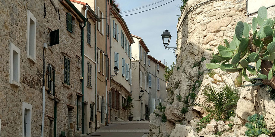 Ville d'Antibes à côté de Cannes