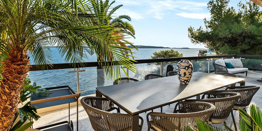 Architecture Alpes Maritimes: Apartment with sea view