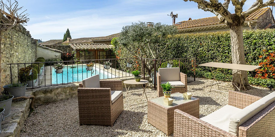 Bacon Real Estate Agency auf Green Acres