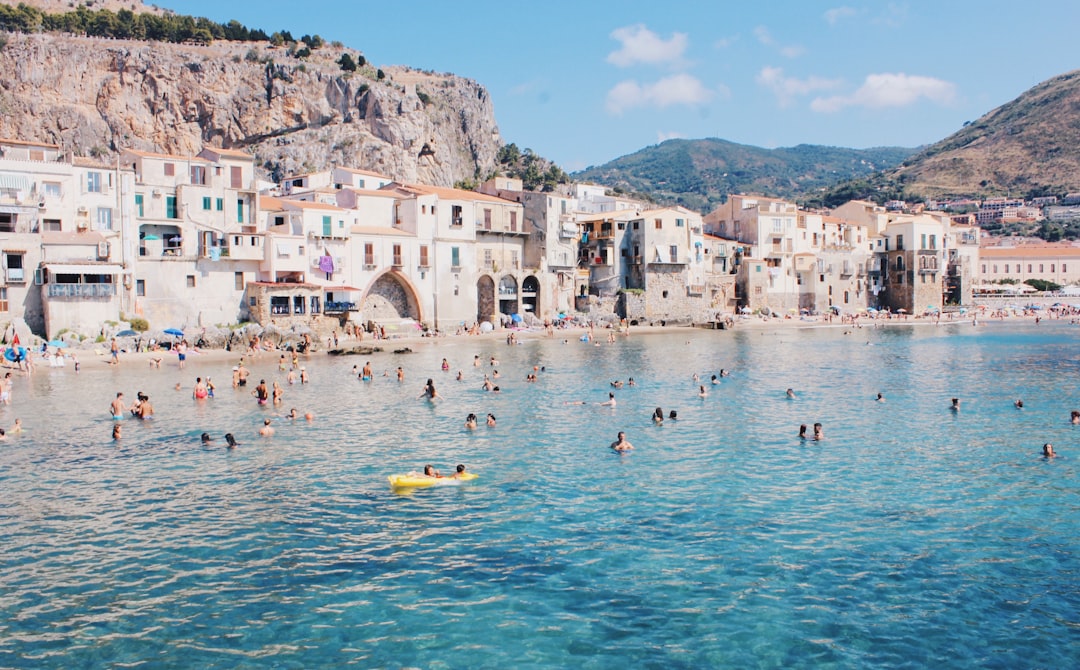 Can americans and Brits buy property in Italy?