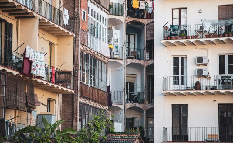 Assurer et entretenir sa maison en Espagne : protéger son bien toute l’année