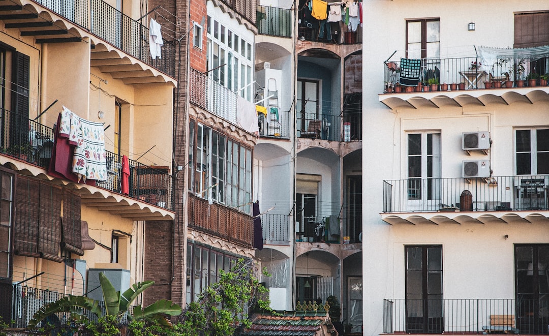 Assurer et entretenir sa maison en Espagne : protéger son bien toute l'année