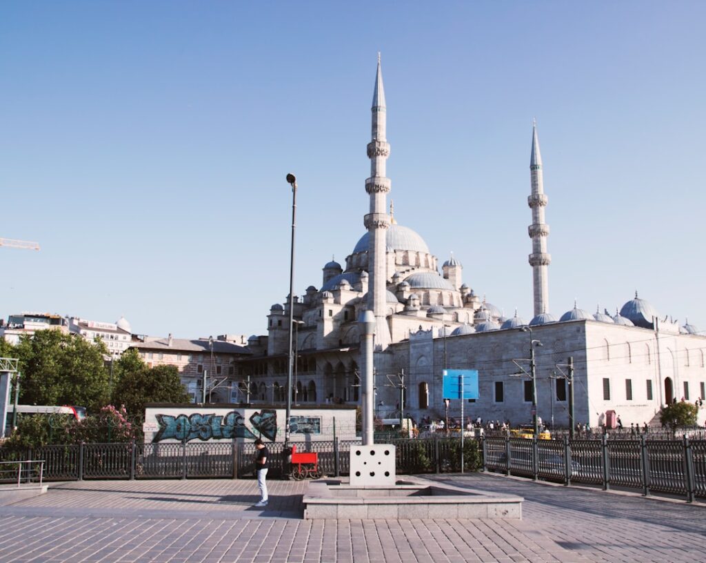 Auswandern nach Türkei: Was bedeutet der Immobilienkauf für Ihren Umzug?