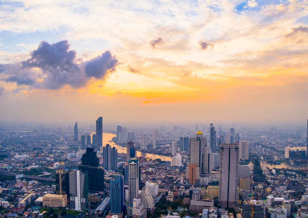 Is Bangkok the right place to live for US and UK expats?