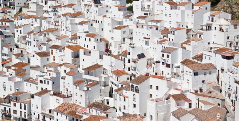 Cost of living in Alicante vs the US: an American’s budget breakdown