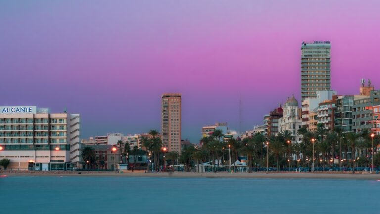 Family life in Alicante: a guide for British expats with children