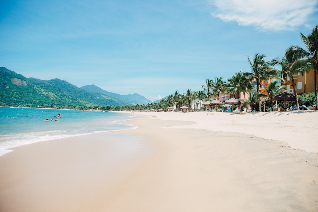 Florianópolis vs Rio de Janeiro: where do Americans enjoy life more?