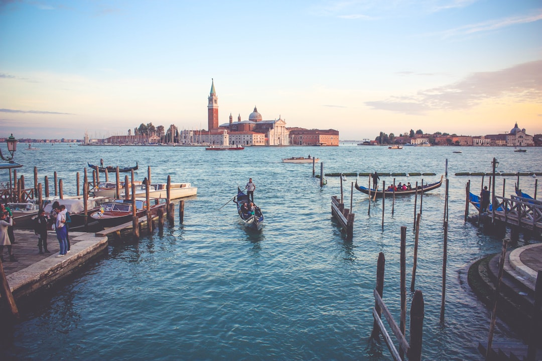 How does healthcare in Italy compare to the US and UK?