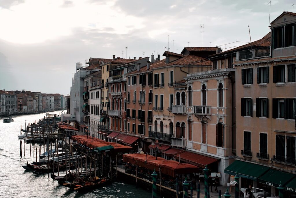 Huis in Italië zoeken: online platforms, lokale makelaars en tips