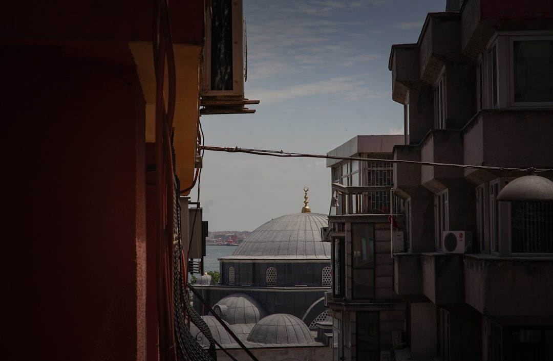 Een huis kopen in Turkije: hoe kies je een betrouwbare makelaar en plan je bezichtigingen slim