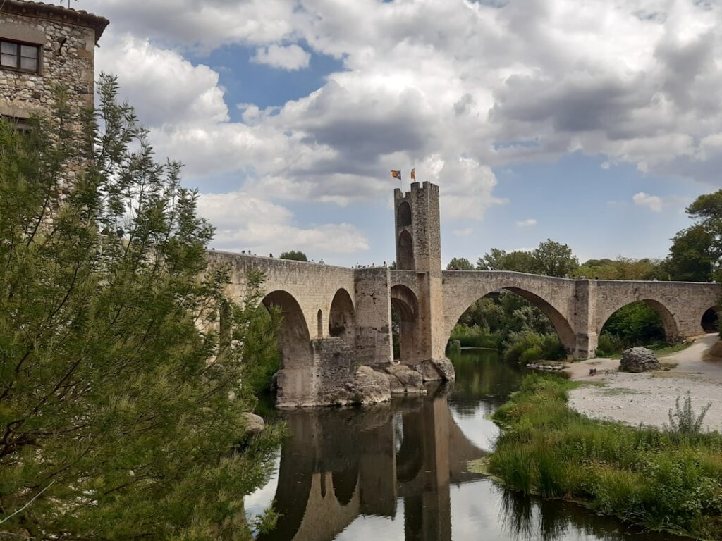 Integrating into Spanish life: etiquette, culture and making local friends