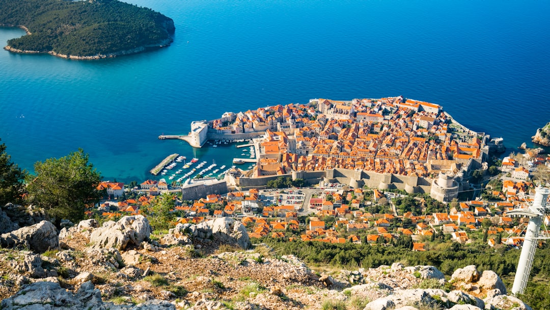 Making friends in Croatia: integration tips for Americans & Britons