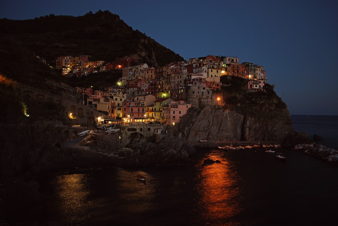 How do I manage money and banking in Italy as an expat?