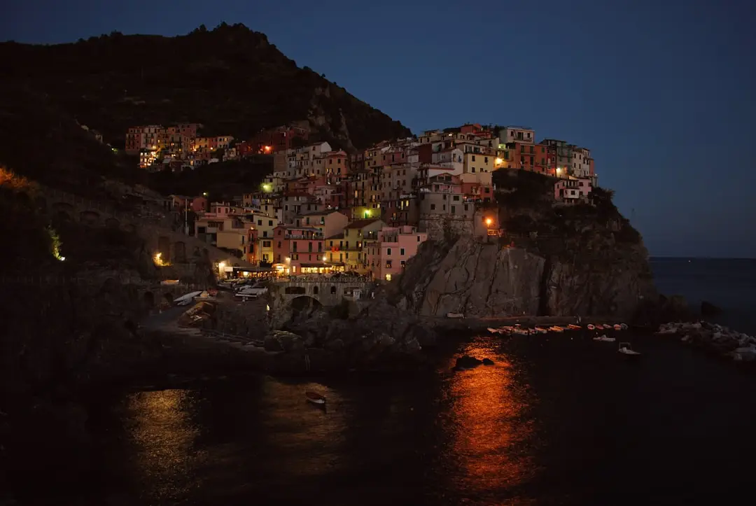How do I manage money and banking in Italy as an expat?