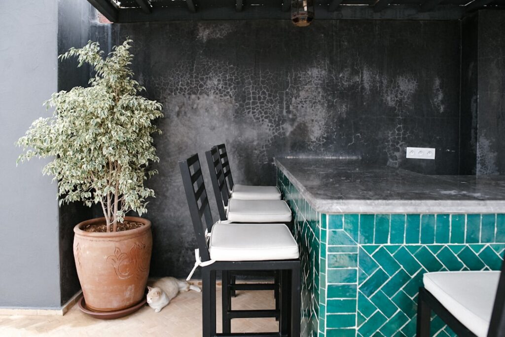 Marrakech vs Agadir: which city offers a better climate and lifestyle for retirement?