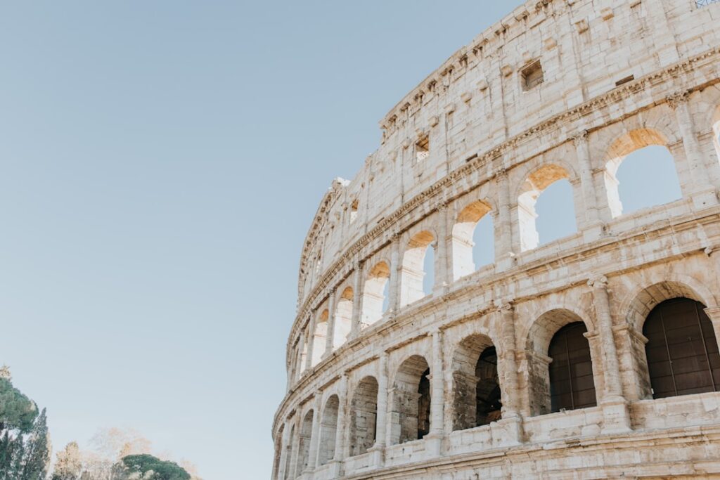 How can I meet people and make friends in Italy as an expat?