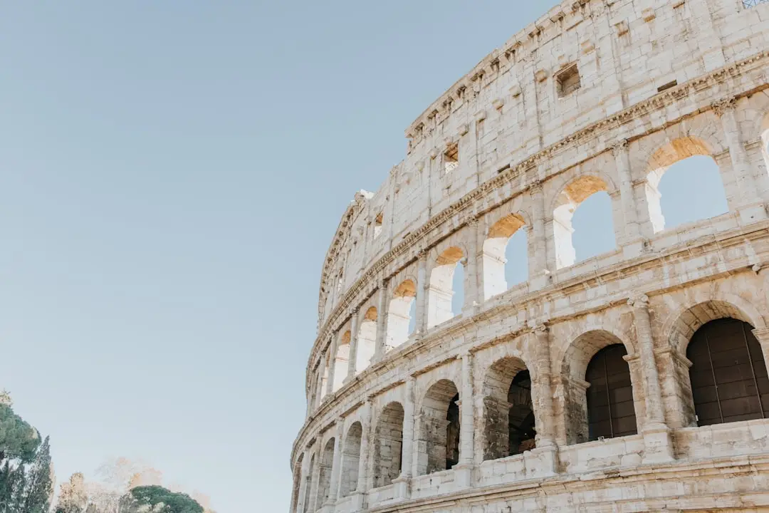 How can I meet people and make friends in Italy as an expat?