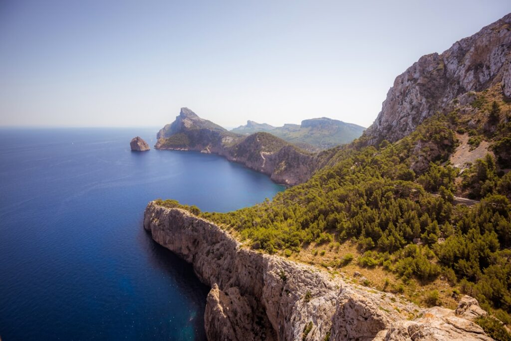 Top 5 reasons Americans and Britons choose Spain for a second home
