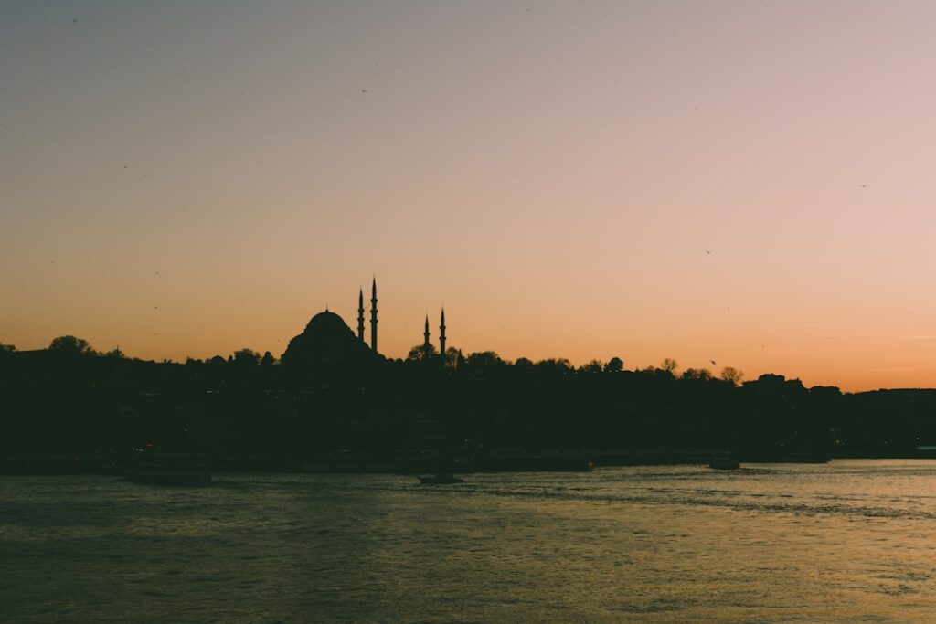 Tweede huis in Turkije of Portugal: een vergelijking van klimaat, kosten en cultuur