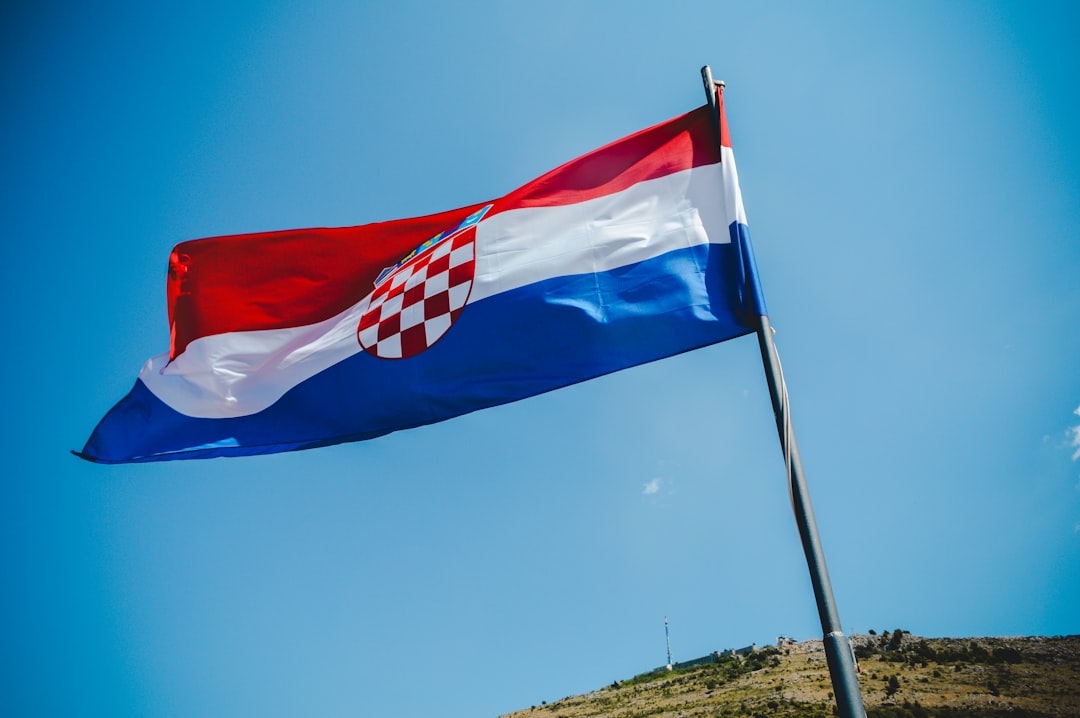 Acheter sur plan en Croatie : avantages, risques et précautions