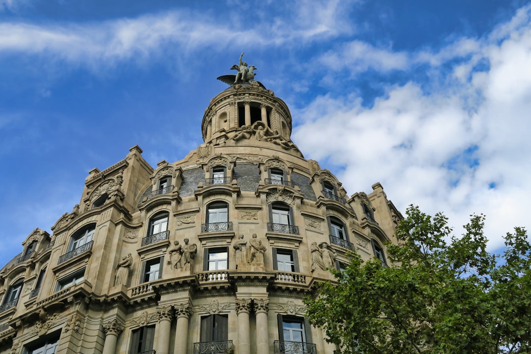 Wat is een arras-contract bij koop in Spanje?