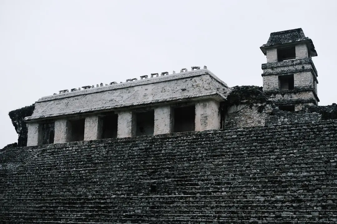 Assicurare la casa in Messico: protezione fondamentale per uragani, terremoti e furti