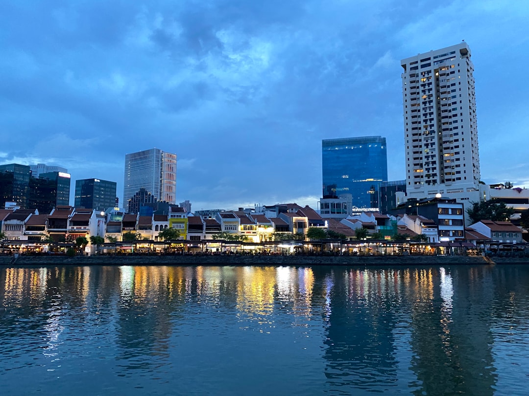บ้านสไตล์ไทย vs บ้านสไตล์ตะวันตก: เลือกแบบไหนดีในประเทศไทย