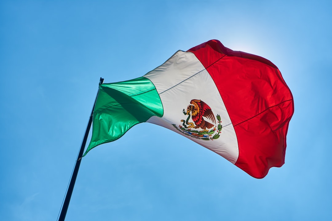 Casa em resort turístico vs bairro residencial no México: qual é melhor para sua segunda casa?