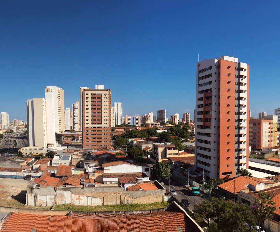 As casas mais espetaculares à venda no Brasil: luxo e arquitetura de cair o queixo