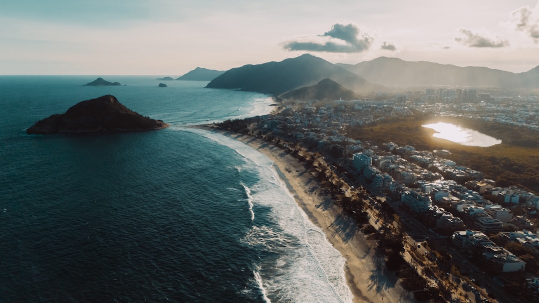 ¿Comprar a título personal o mediante empresa? Formas de adquirir propiedad en Brasil