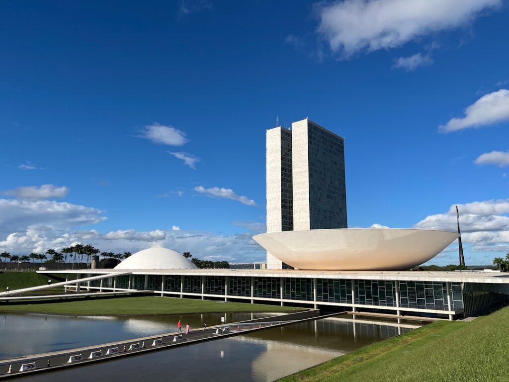 Consórcio imobiliário no Brasil: o que é e vale a pena participar?
