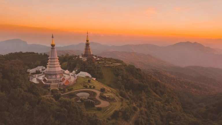 Eiendomsmegler eller advokat: hvem hjelper deg i Thailand?