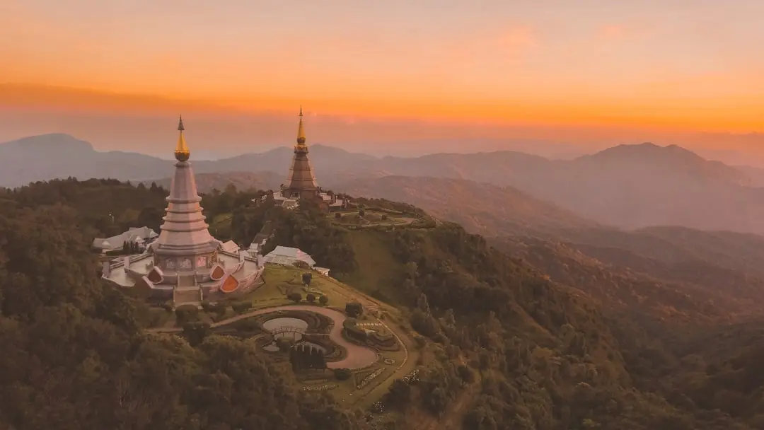 Eiendomsmegler eller advokat: hvem hjelper deg i Thailand?