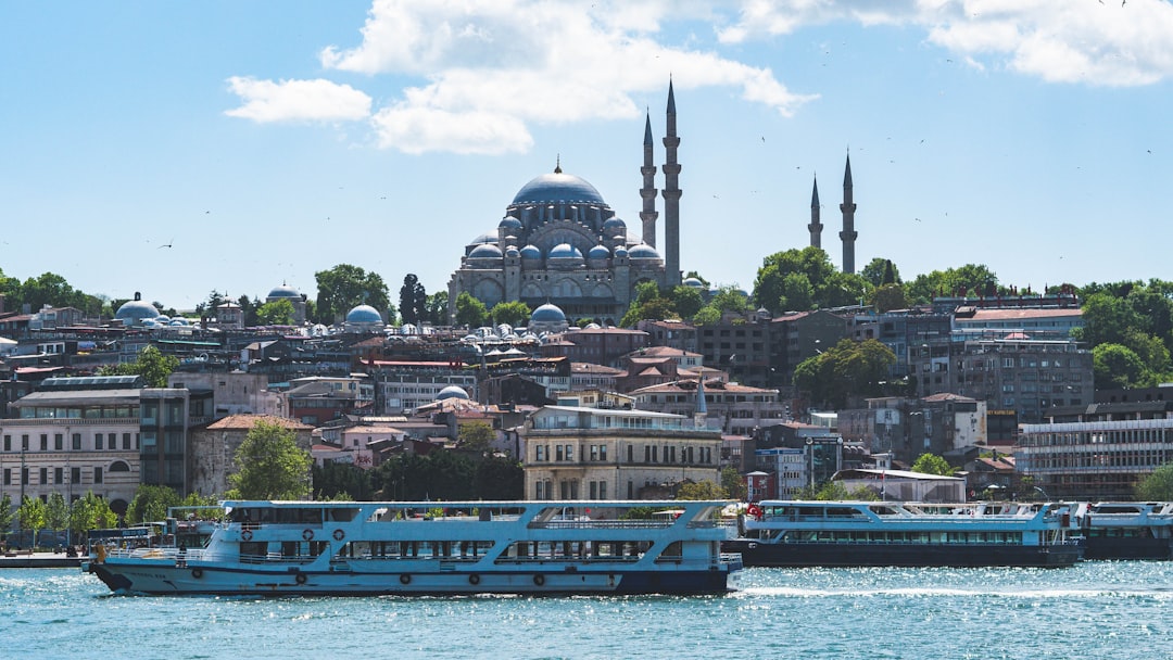 Evcil hayvanlarla Türkiye’ye taşınmak : evcil hayvan getirme kuralları
