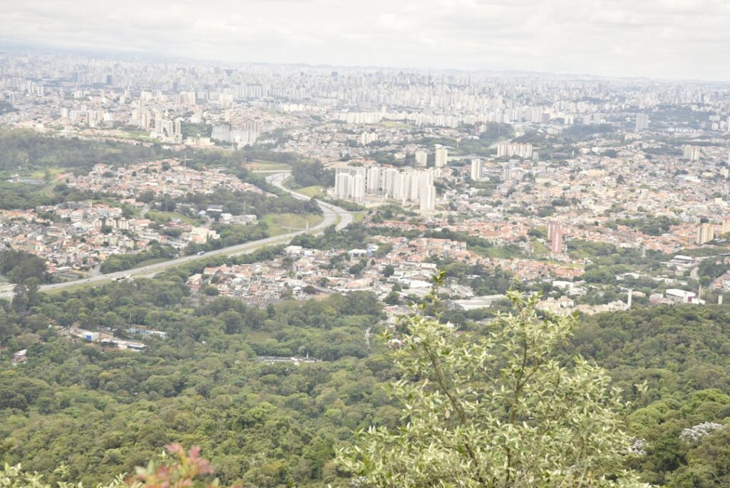 Gestionar finanzas desde Brasil: bancos, cuentas y pagos para expatriados