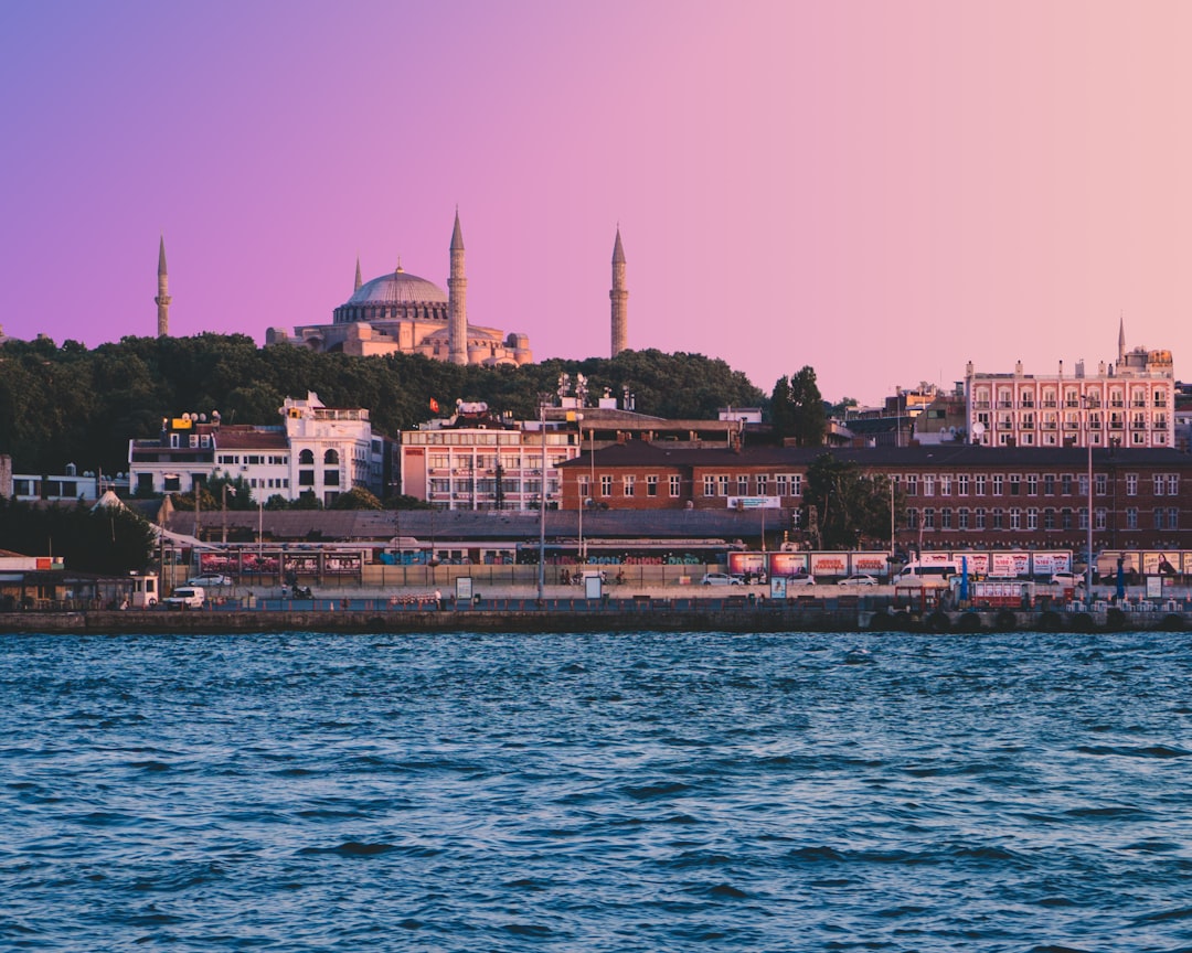 Стоит ли брать ипотеку в Турции при покупке недвижимости?