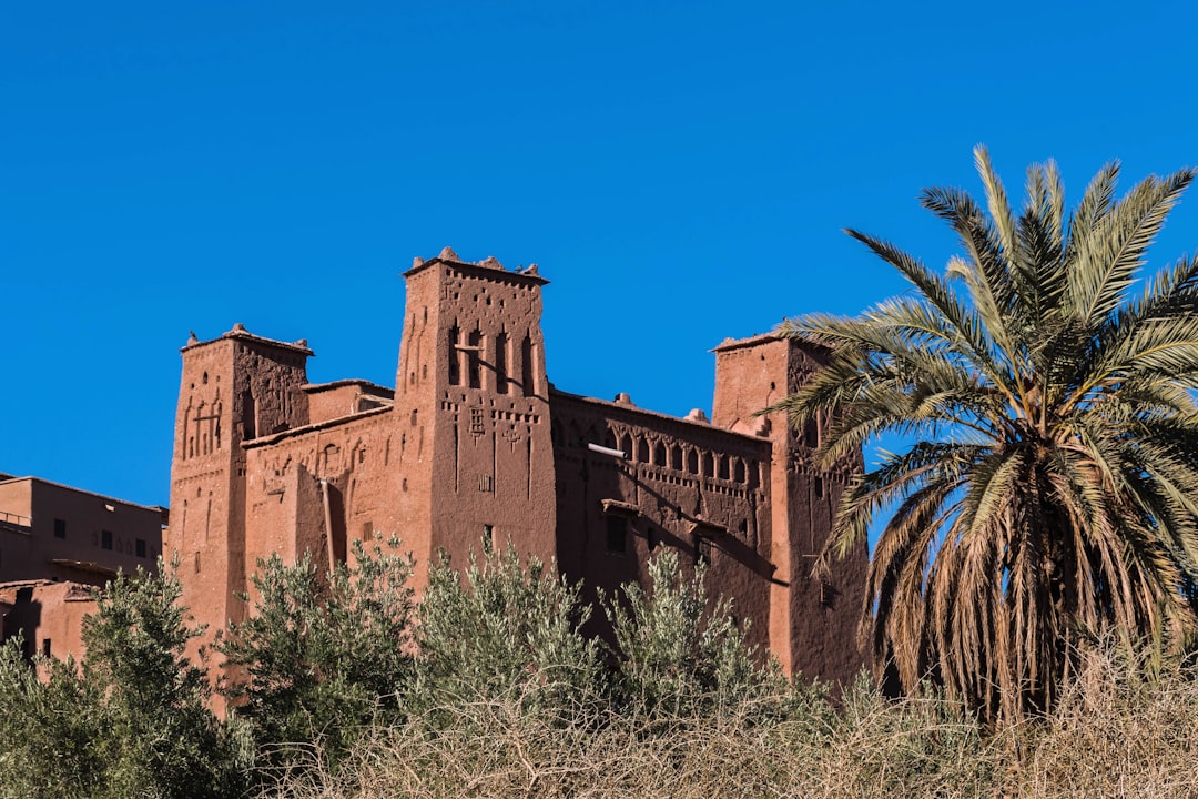 Jubilarse en Marruecos: cómo gestionar tu pensión, sanidad y día a día tras la mudanza