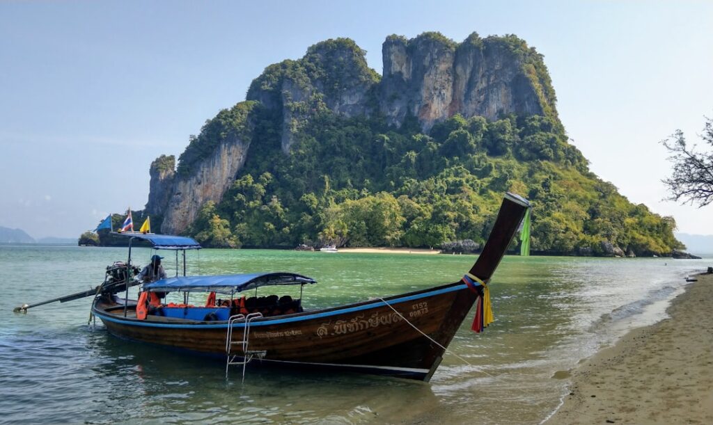 การซื้อที่ดินเปล่าในประเทศไทยเพื่อสร้างบ้าน: แนวทางและข้อควรระวัง