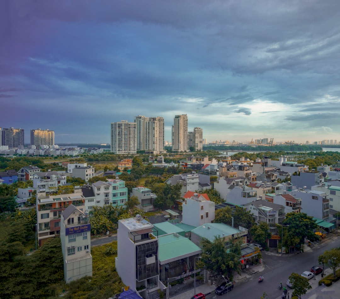 โครงการบ้านจัดสรรและหมู่บ้านจัดสรรในไทย: ข้อดีและข้อเสีย