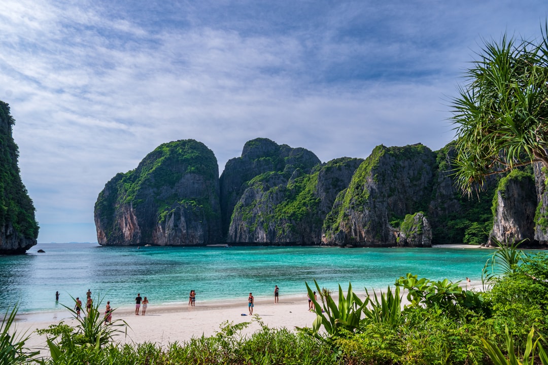 ความเสี่ยงและวิกฤตที่ผู้ซื้ออสังหาฯ ในไทยควรทราบ