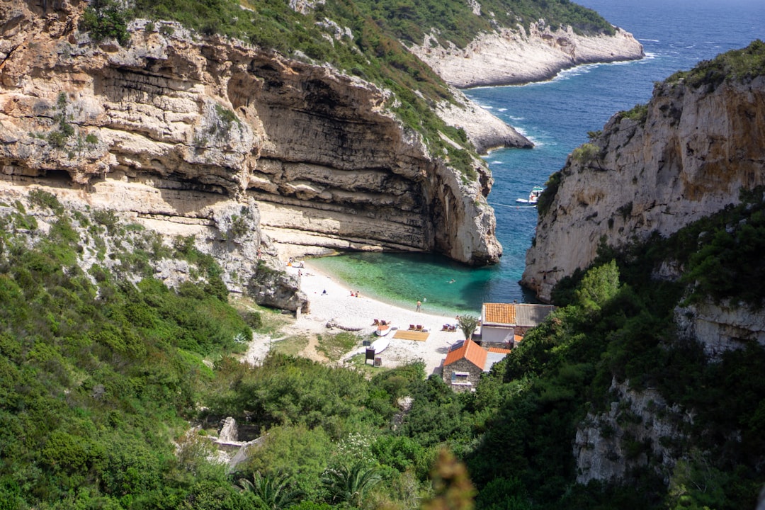 Nekretnine uz plažu u Hrvatskoj: ponuda i cijene
