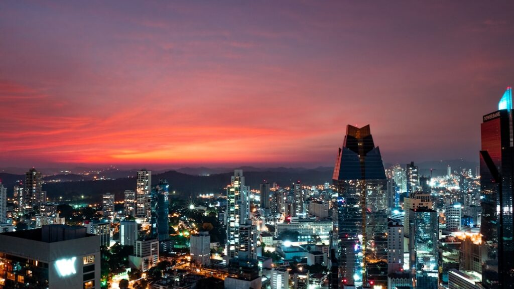 ผลกระทบของเศรษฐกิจและการเมืองต่ออสังหาฯ ไทย: ผู้ซื้อควรรู้อะไร