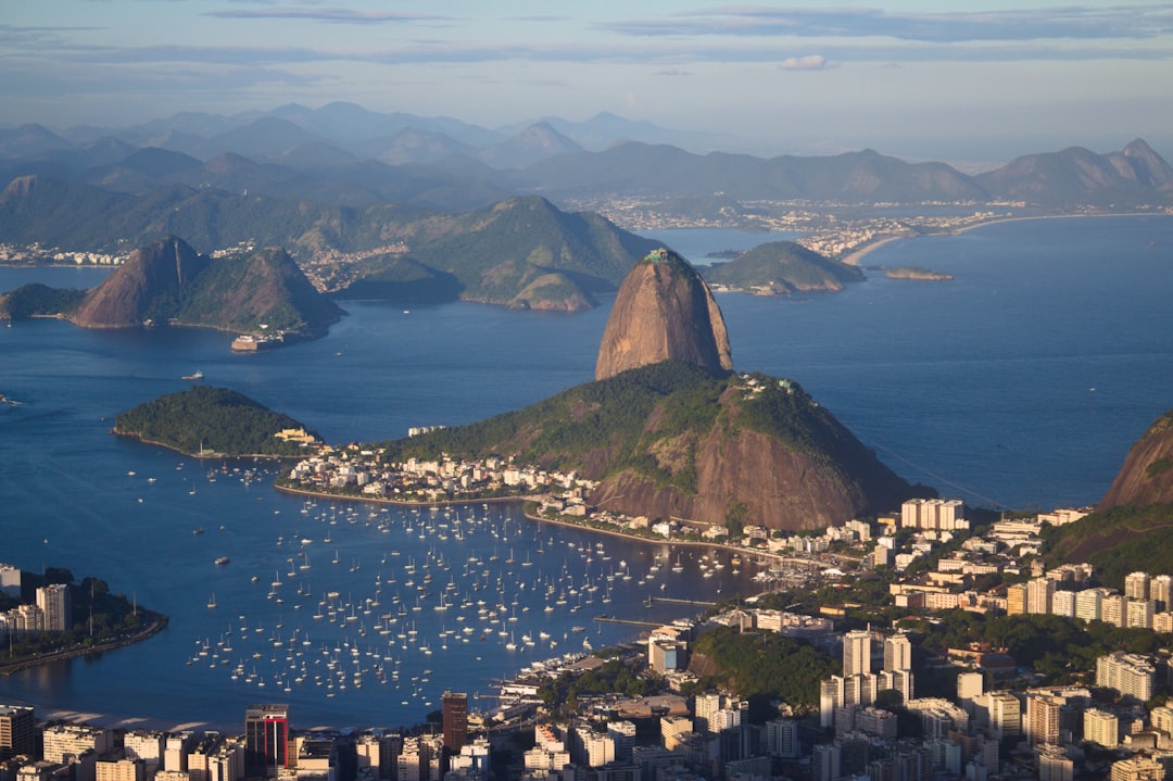 Sinal, arras e pagamento inicial: como funciona a entrada na compra de imóveis no Brasil