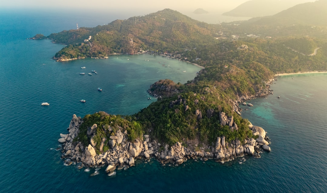 Skatter för svenskar med bostad i Thailand – deklaration hemma och borta