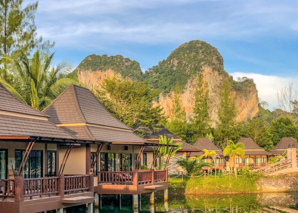 ประเทศไทย vs จุดหมายปลายทางอื่นๆ: ทำไมอสังหาฯ ไทยโดดเด่น