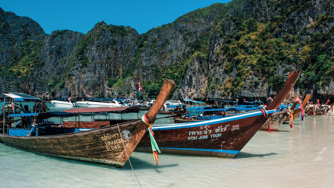 Trädgårdsskötsel och poolunderhåll för ditt hem i Thailand