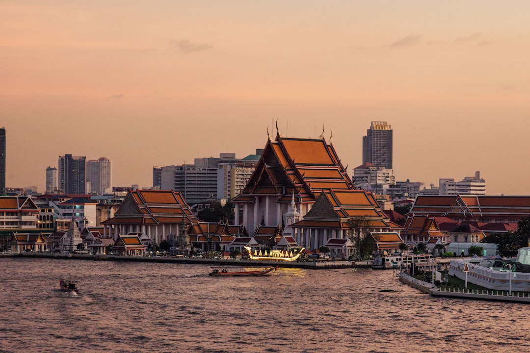 Traslocare in Thailandia dall'Italia: spedire mobili e beni o comprare tutto sul posto?