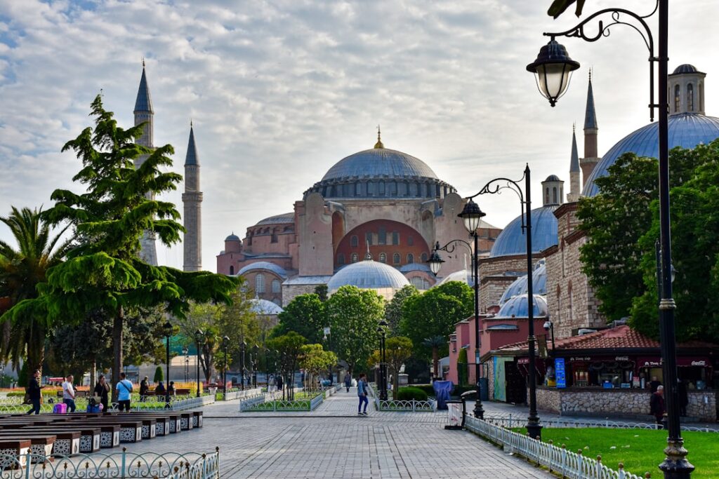 Türkiye’de emlak alımında avukat tutmak: neden önemli?